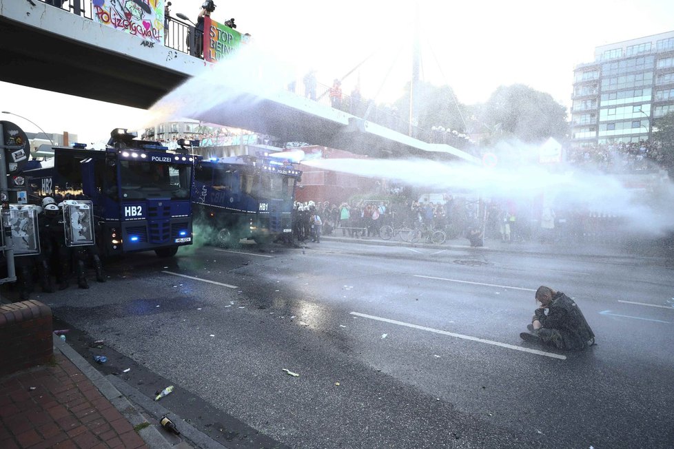 Protesty v Hamburku: Kvůli summitu G20 došlo na potyčky s policií