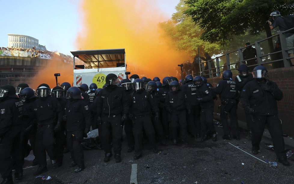 Protesty v Hamburku: Kvůli summitu G20 došlo na potyčky s policií