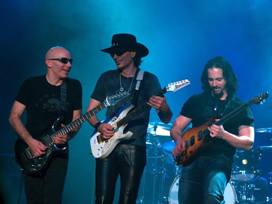 Nejvěrnější účastníci G3: Joe Satriani, Steve Vai, John Petrucci.