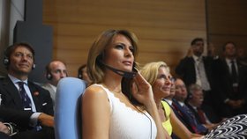 Melania Trumpová během tiskové konference prezidenta Trumpa na summitu G7