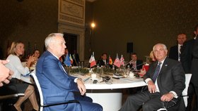 Sedm velkých světových ekonomik sdružených ve skupině G7 zvolilo smířlivý přístup vůči Rusku v souvislosti s konfliktem v Sýrii.