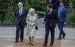 Summit G7: Zleva Boris Johnson, královna Alžběta II. a francouzský premiér Emmanuel Macron (11. 6. 2021)