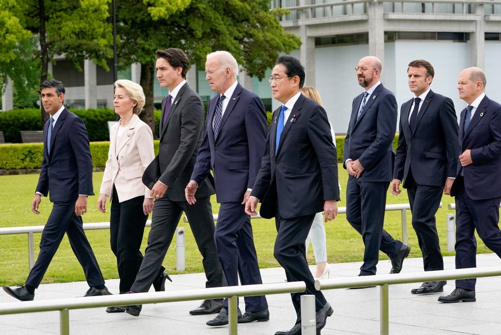 Lídři G7 navštívili hirošimský Park míru věnovaný obětem atomové bomby shozené na město na konci druhé světové války. (19. 5. 2023)