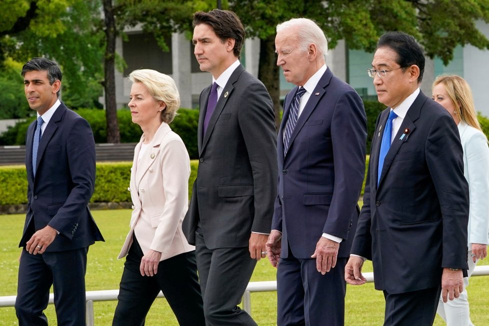 Lídři G7 navštívili hirošimský Park míru věnovaný obětem atomové bomby shozené na město na konci druhé světové války. (19. 5. 2023)