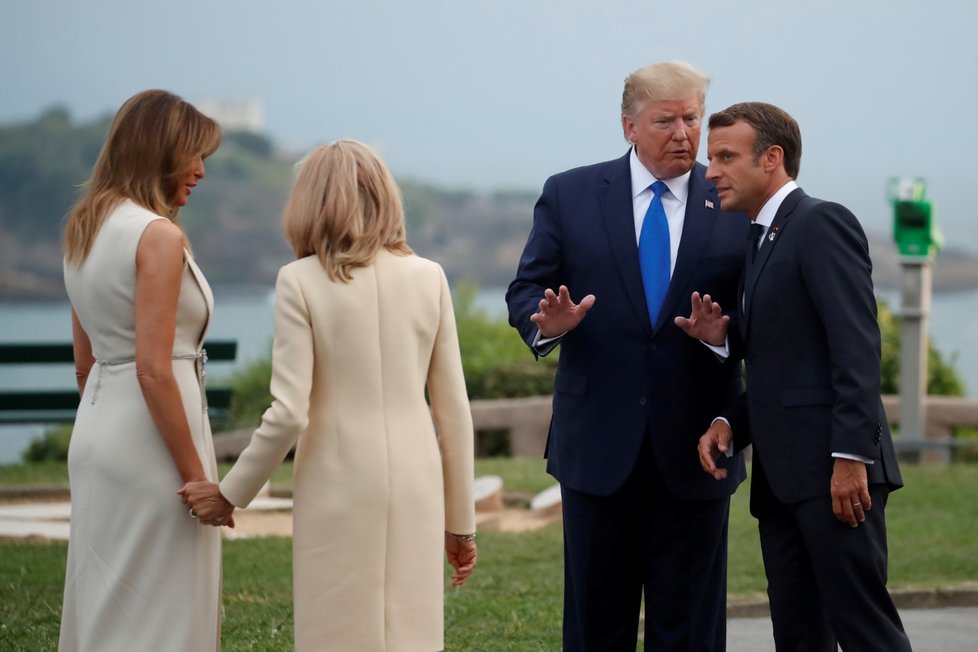 Trumpovi a Macronovi na summitu G7. (24.8.2019)