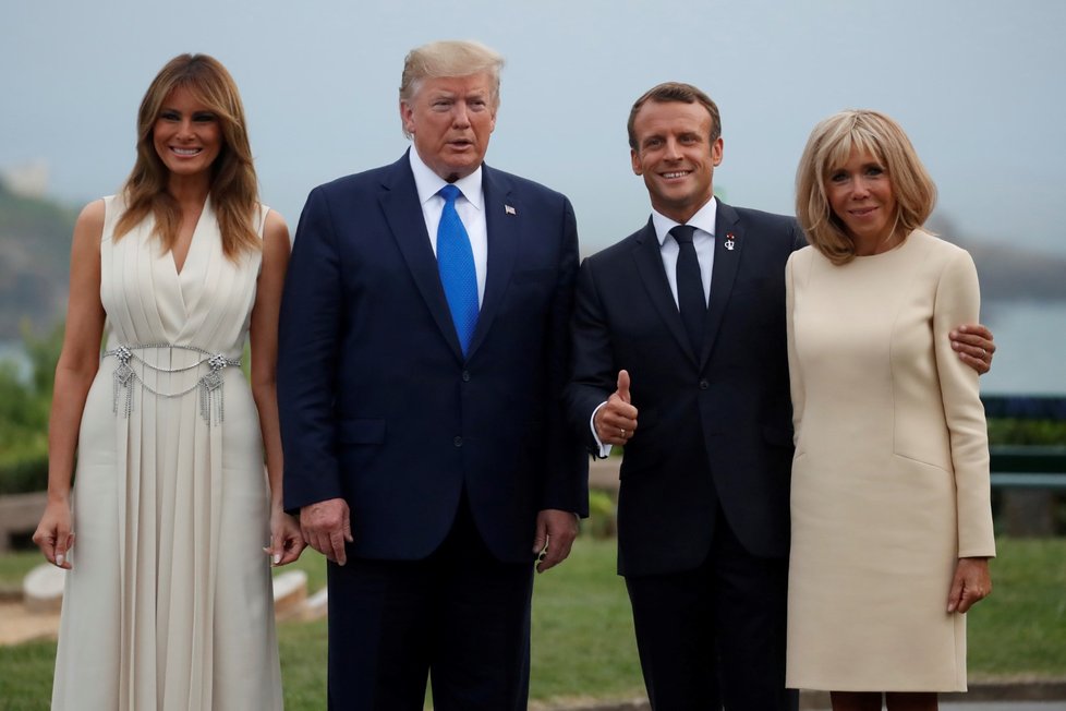 Trumpovi a Macronovi na summitu G7. (24.8.2019)