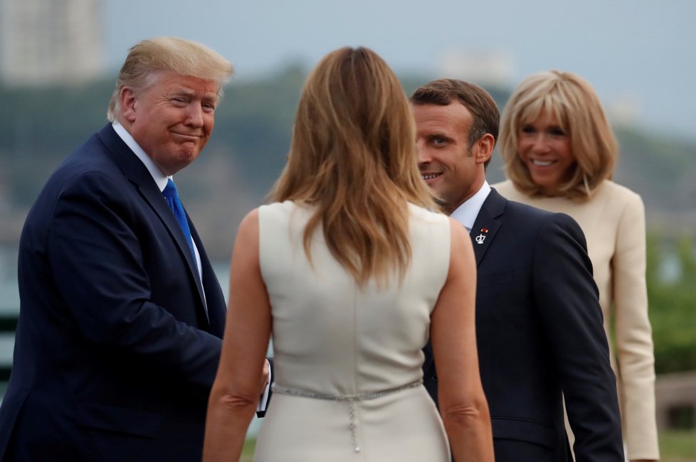 Trumpovi a Macronovi na summitu G7. (24.8.2019)