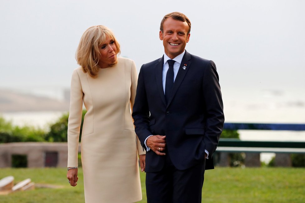 Francouzský prezident Emmanuel Macron s manželkou Brigitte na summitu G7. (24. 8. 2019)