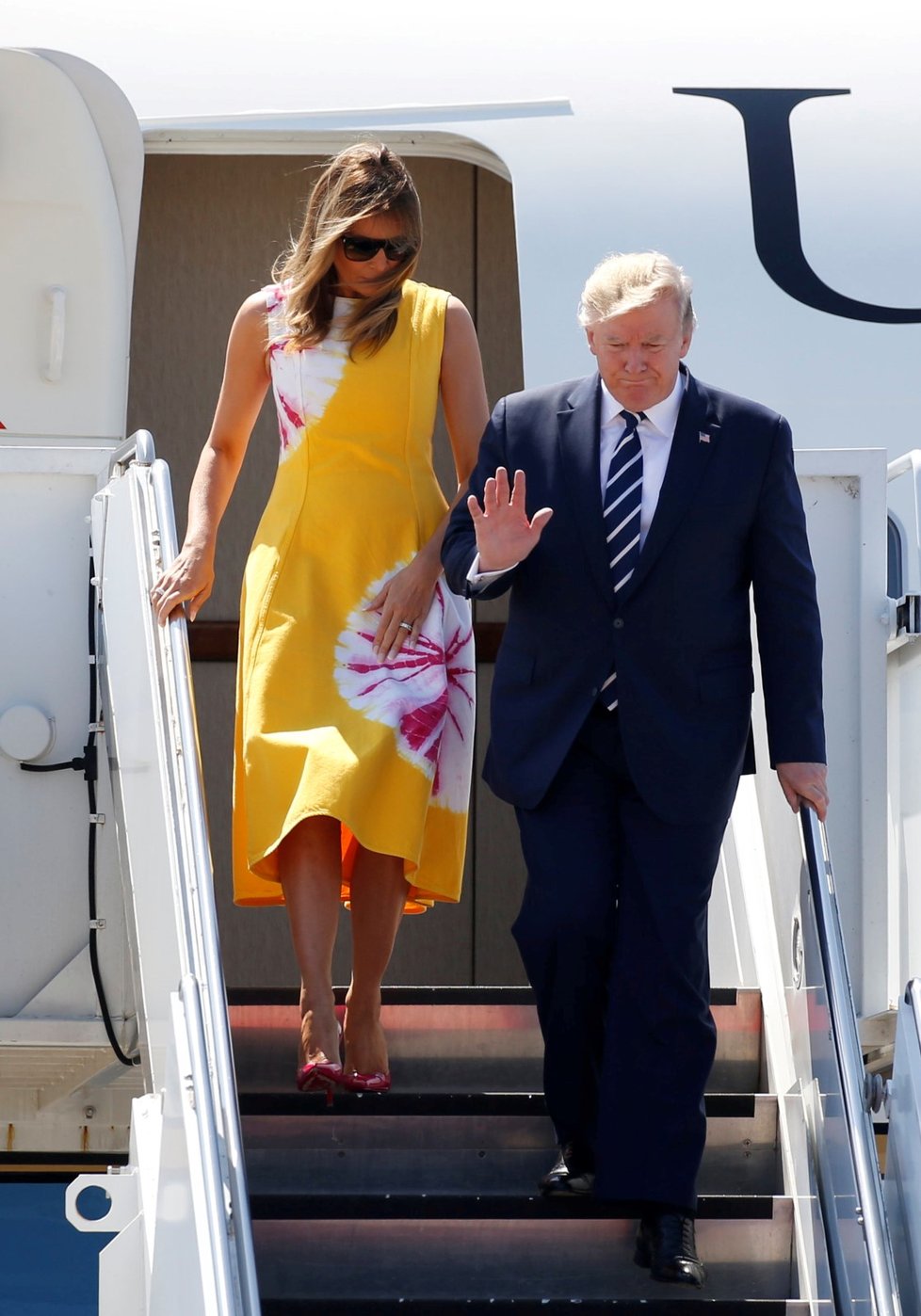 Americký prezident Donald Trump s manželkou Melanií při příletu na summit G7 (24. 8. 2019)