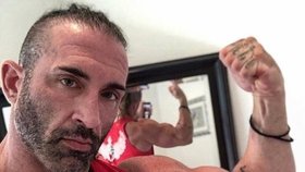 Bývalý chlupatý wrestler a kulturista Gabe Tuft (42) se nechal přeoperovat na blonďatou Gabbi. Prý se celý život cítil jako žena, jen to schovával před světem.