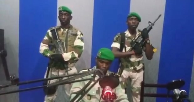 Armáda obsadila státní televizi i rozhlas. Pokus o převrat v Gabonu selhal, pučisty zneškodnili