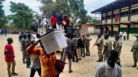 Další převrat v Africe! Vojáci v Gabonu neuznali výsledek voleb, zavřeli hranice a zní střelba