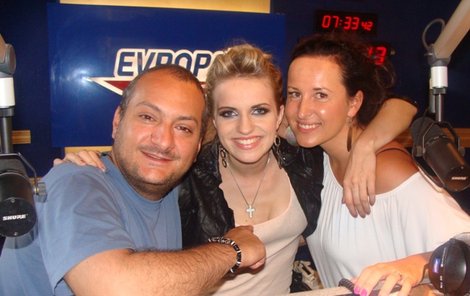 Gábina Gunčíková byla hostem Ranní show Evropy 2. Na snímku s Patrikem Hezuckým a Lucií Šilhánovou.