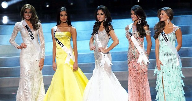 Finalistky Miss universe: Z vítězství se radovala ta úplně vlevo. Miss Venezuela 2013 Gabriela Isler