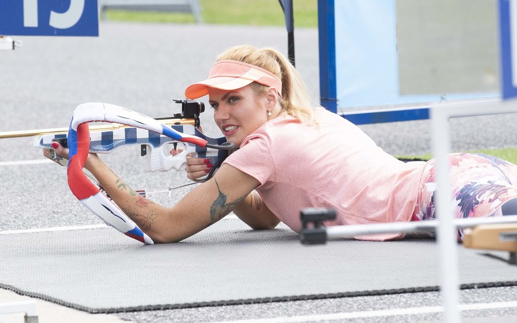 Gabriela Koukalová na natáčení primáckého seriálu Sestřičky Modrý kód, v němž hraje sebe samu