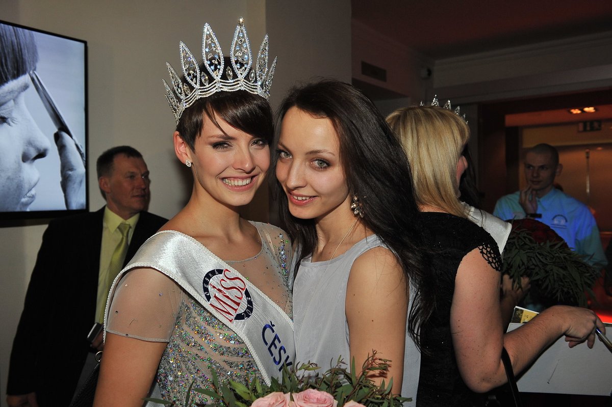 2013 Do České Miss ji přihlásila o dva roky starší sestra Jana.