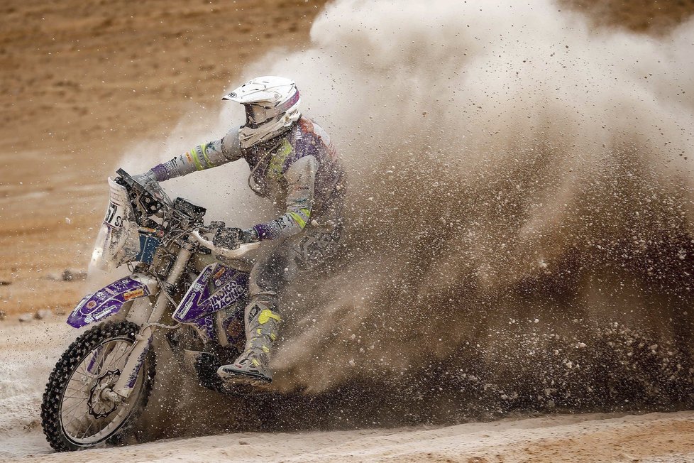 Gabriela Novotná (30) na druhý pokus dojela Dakar do cíle. Rozhodně to ale nebylo nic snadného.