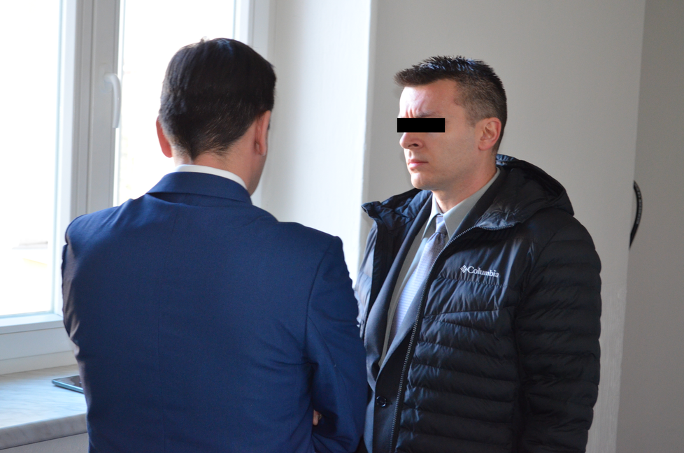 Lékař novojičínské nemocnice Peter K. odmítá, že by při vyšetření opilé tanečnice chyboval. Odvolací Krajský soud v Ostravě mu nyní dal za pravdu.