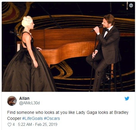 &#34;Najděte někoho, kdo se na vás bude dívat jako Lady Gaga na Bradleyho Coopera...&#34;