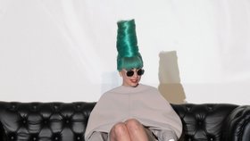 Lady Gaga nosí extrémní účesy, tak jak doba žádá nebo skrývá nedostatek vlasů?