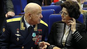 Alexej Leonov a Gagarinova vdova Valja.