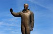 Gagarinův pomník u karlovarského letiště.
