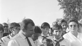 Gagarin a táborníci v Rovišti, 1966