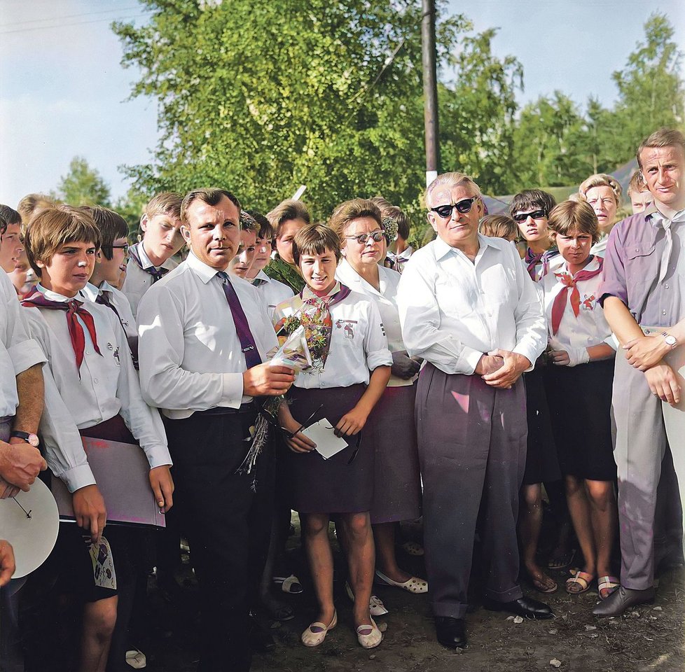 Gagarin u pionýrů v Rovišti, 1966