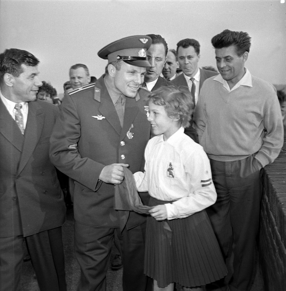 Gagarin a pionýrka, Praha, 1961