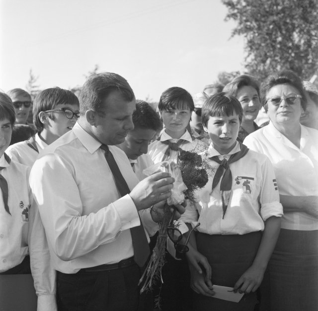 Gagarin a táborníci v Rovišti, 1966