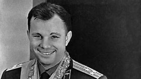 Jurij Gagarin a Valentina Těreškovová, první kosmonautka dějin.
