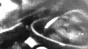 Další obrázek z údajného letu. Kosmonautova helma kamsi zmizela. Kromě toho - ve Vostoku nebyly žádné kamery...