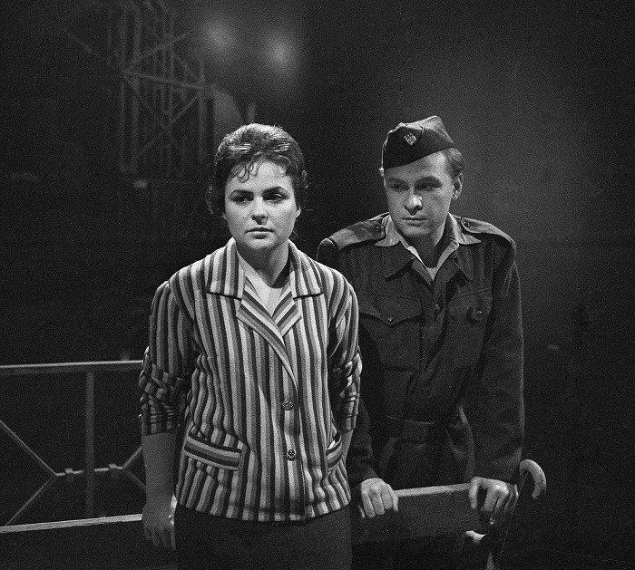 1962 - Naděžda Gajerová ve hře Jejich den byl jejím partnerem Luděk Munzar.