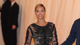 Beyoncé v poloprůhledných šatech: Kritici se nestačili divit