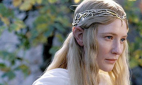 Cate Blanchett jako elfka Galadriel ve filmu Hobb
