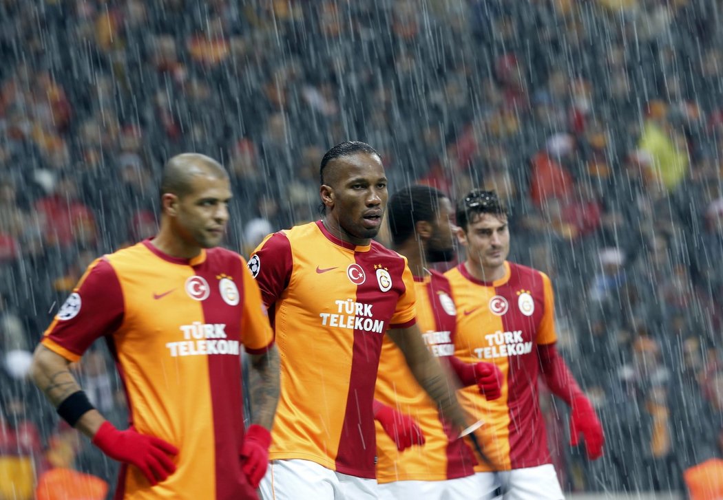 Hráči Galatasaraye, uprostřed Didier Drogba.