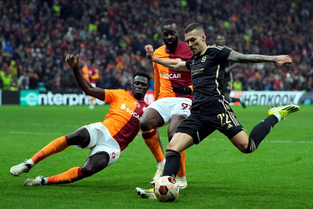 Lukáš Haraslín se po zranění vrátil proti Galatasarayi na trávník