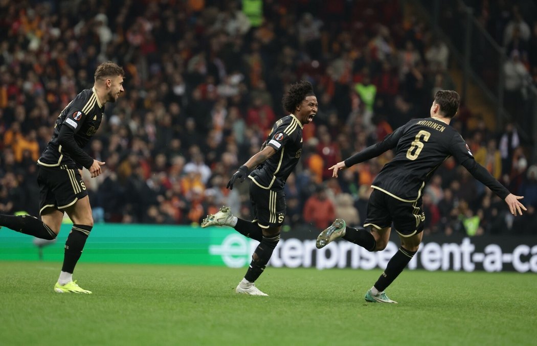 Sparťanská radost po gólu na hřišti Galatasaraye
