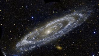 Vědci potvrdili, že ve splývající kupě galaxií byl objeven rádiový relikt