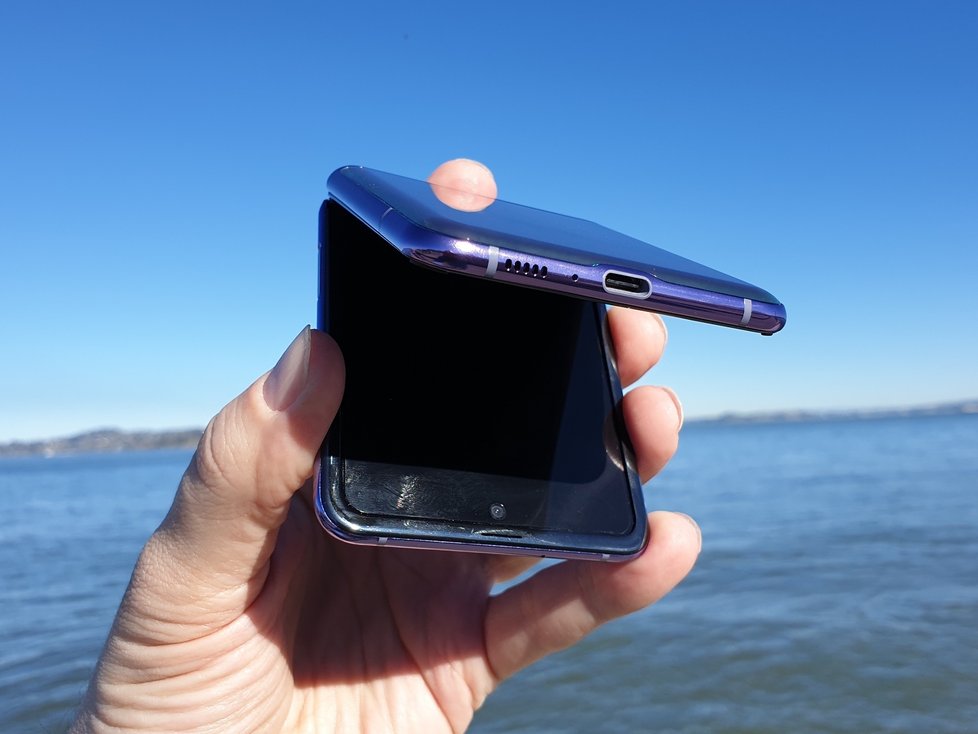  Živé fotky skládacího Galaxy Z Flip přímo ze San Francisca