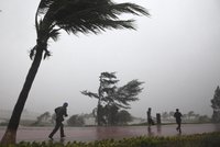Indii ohrožuje silný cyklon: Dvě stě tisíc obyvatel muselo z domu!