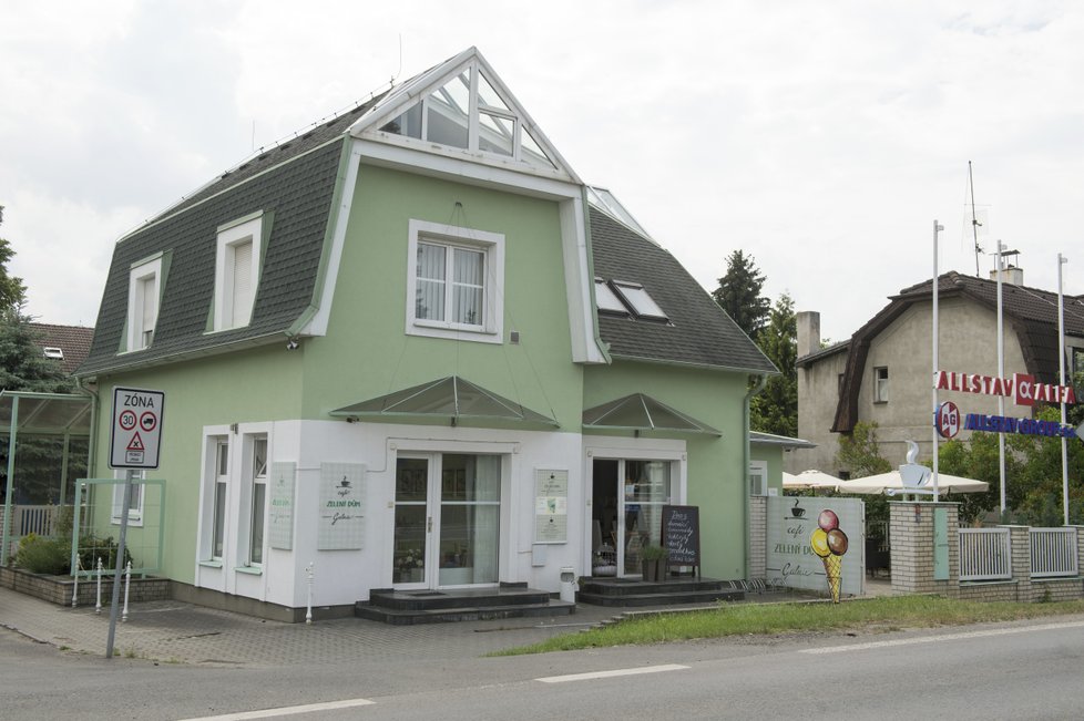 Cafe Galerii Zelený dům vede Martina Schiffmannová už přes půl druhého roku. I když má práce nad hlavu, baví ji.