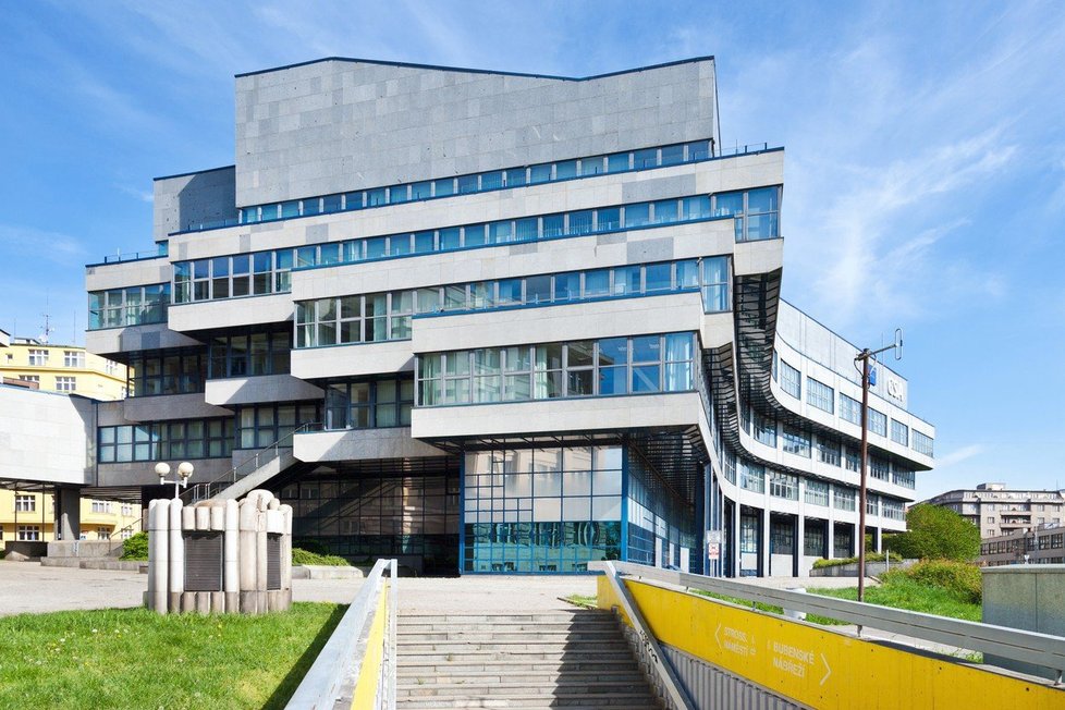 Administrativní sídlo Agentury GSA provozující systém Galileo je v pražských Holešovicích.