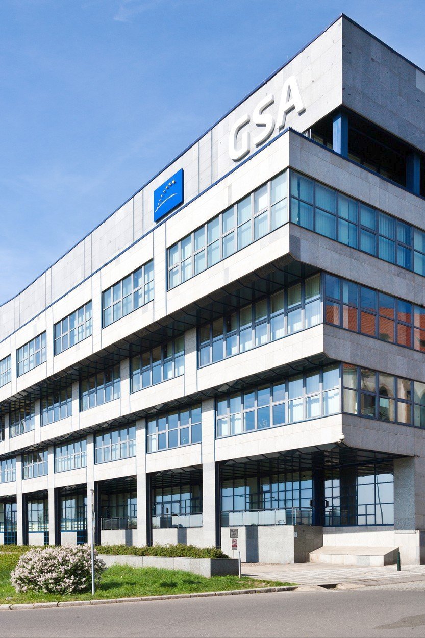 Administrativní sídlo Agentury GSA provozující systém Galileo je v pražských Holešovicích.
