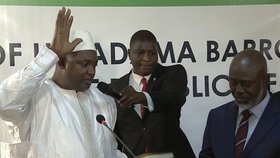 Nově zvoleným prezidentem Gambie se stal Adama Barrow.