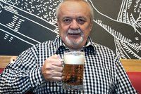 Během života už navařil neuvěřitelných 5,5 miliardy piv a pořád ho to baví!