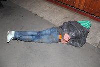 Brutální rumunský gang v Praze: Útočili tyčemi a páčidly