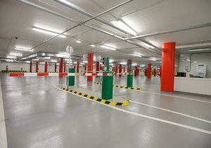 V polovině září 2017 se zprovoznily podzemní garáže na Letné v Praze.