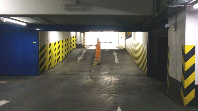 Výjezd z podzemních garáží (Ilustrační foto)