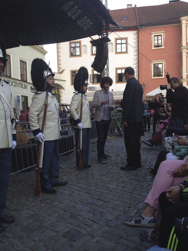 Schwarzenberská granátnická garda by se měla vrátit na nádvoří krumlovského zámku, městu by se tak vrátil unikát, jaký ve světě mají jen některá města, kde žijí královské rodiny.